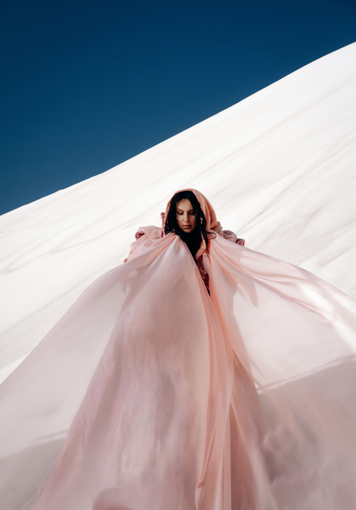 Джамала розчулила мережу архівними кадрами з Криму: як виглядала співачка в юності